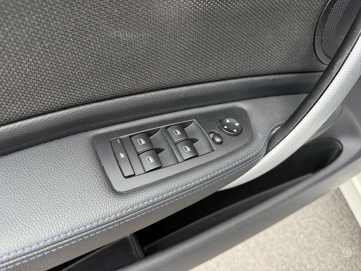 BMW 120, 2.0 l., hatchback
