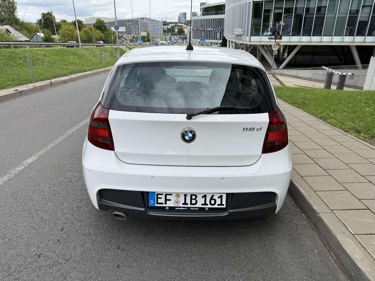 BMW 120, 2.0 l., hatchback
