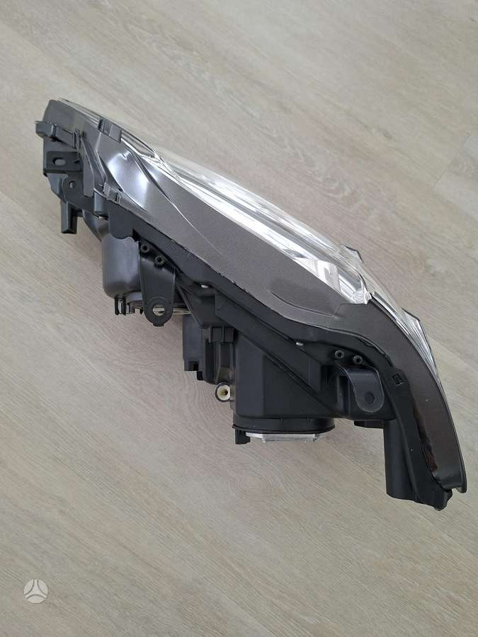Lexus RX klasė žibintai