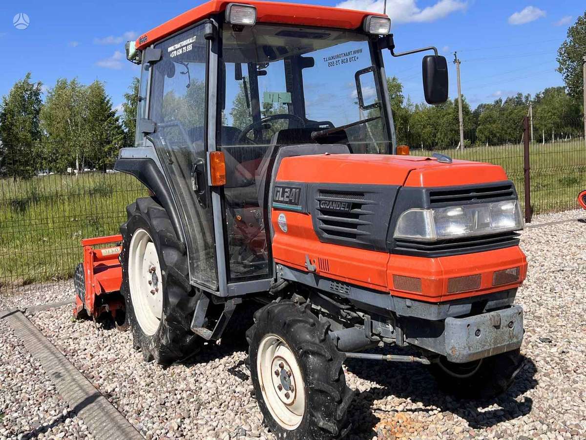 Kubota ĮVAIRIŲ MODELIŲ, traktoriai