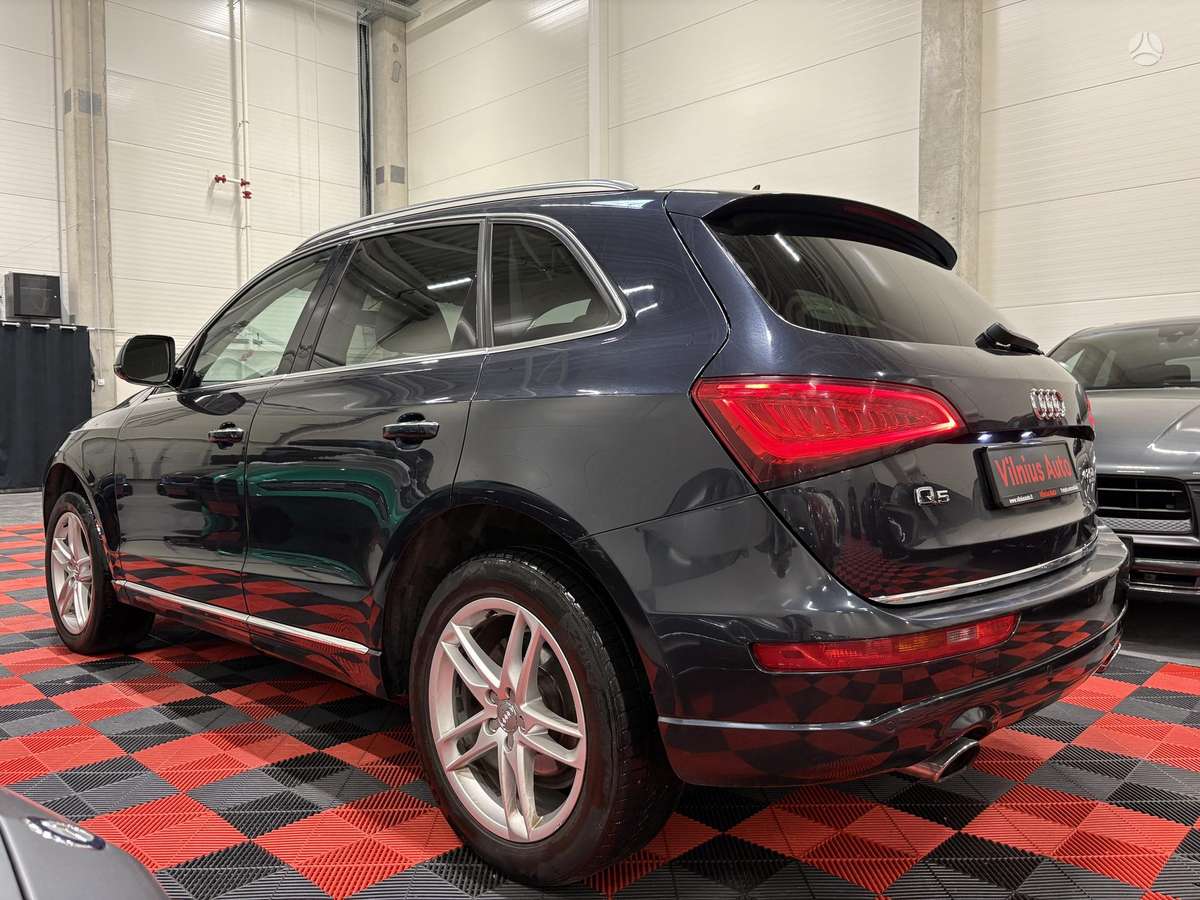 Audi Q5, 2.0 l., off-road / crossover