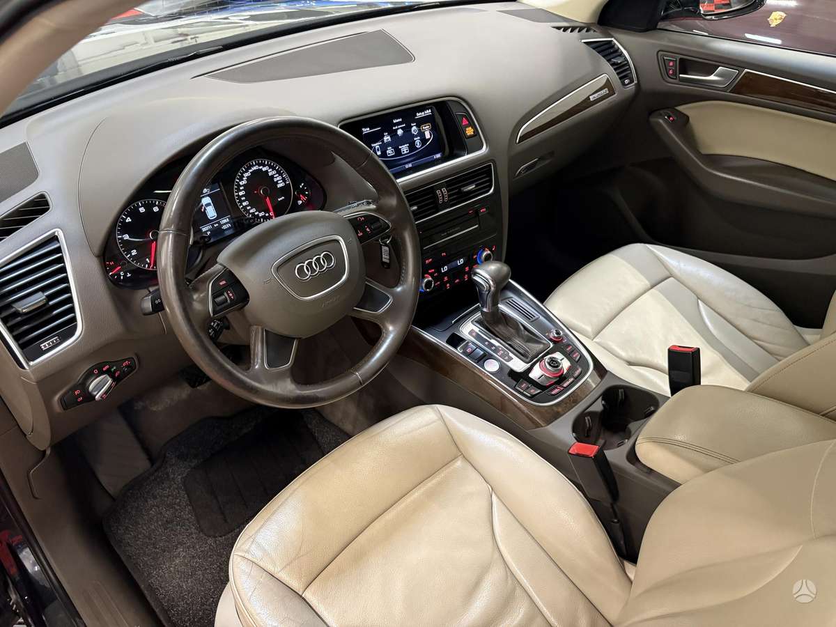Audi Q5, 2.0 l., off-road / crossover