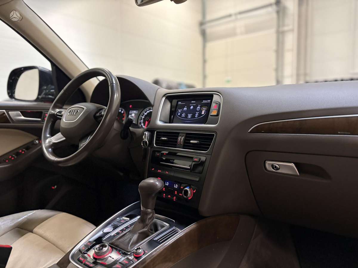 Audi Q5, 2.0 l., off-road / crossover