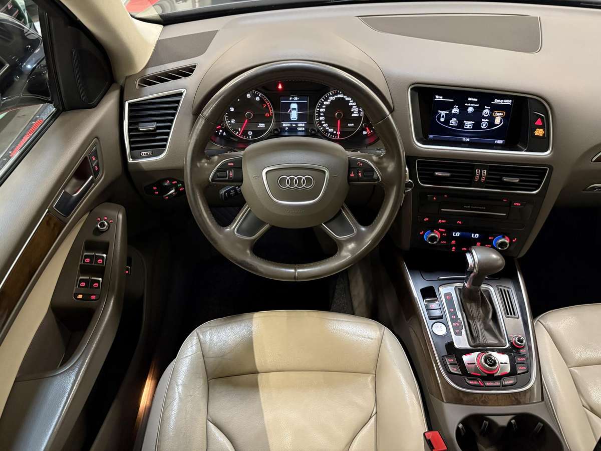 Audi Q5, 2.0 l., off-road / crossover