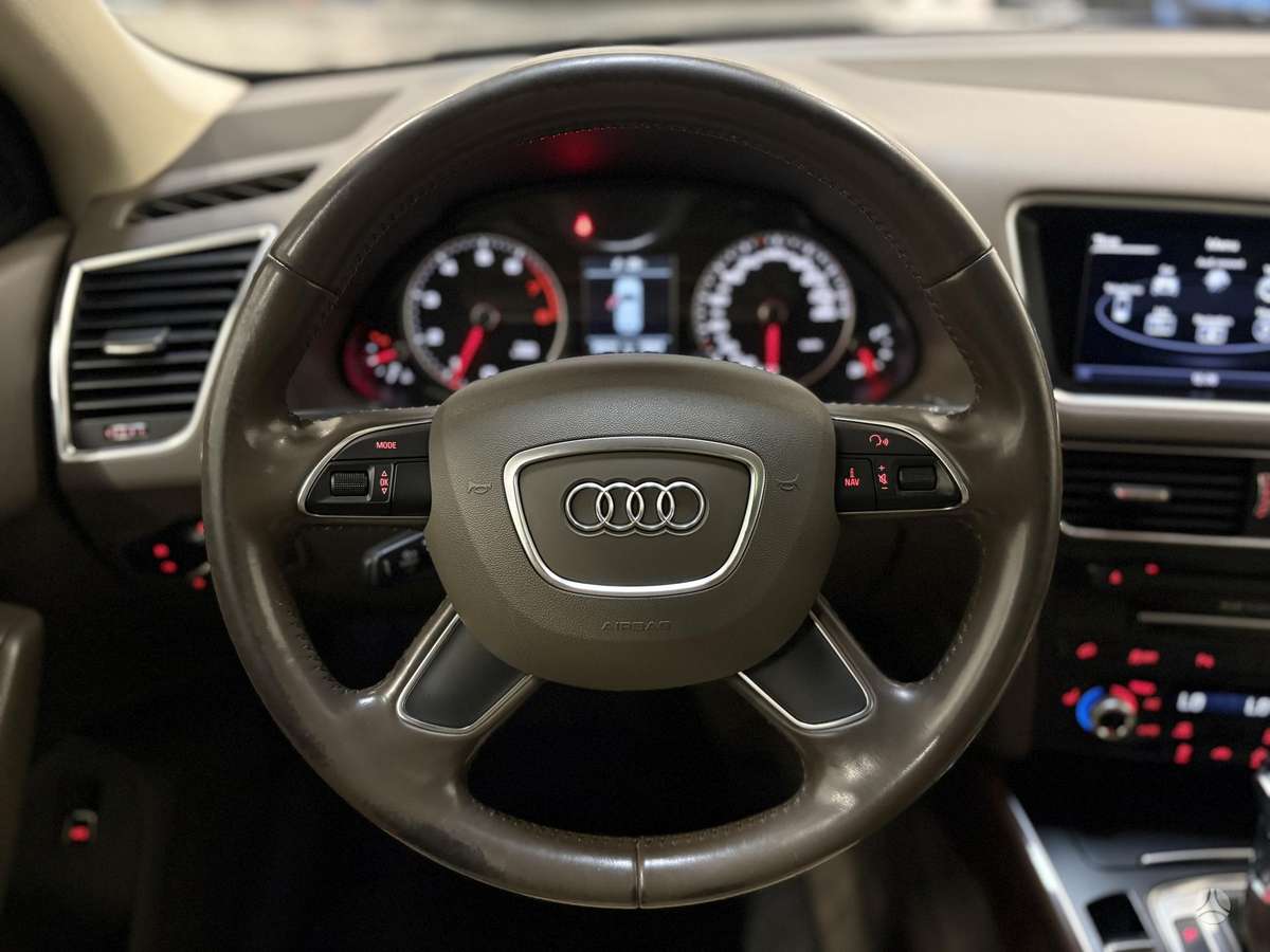 Audi Q5, 2.0 l., off-road / crossover