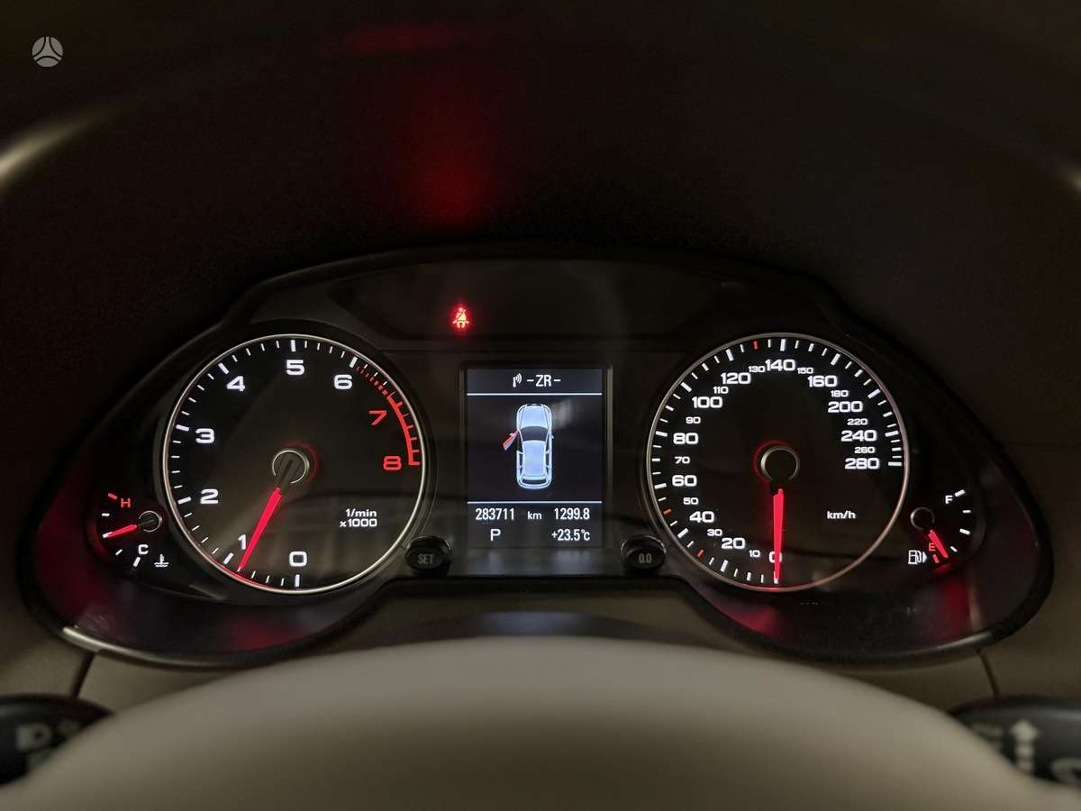 Audi Q5, 2.0 l., off-road / crossover