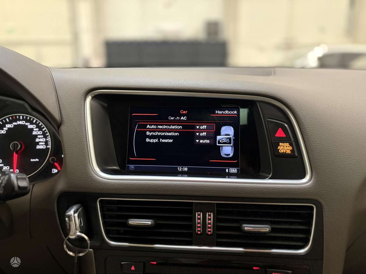 Audi Q5, 2.0 l., off-road / crossover