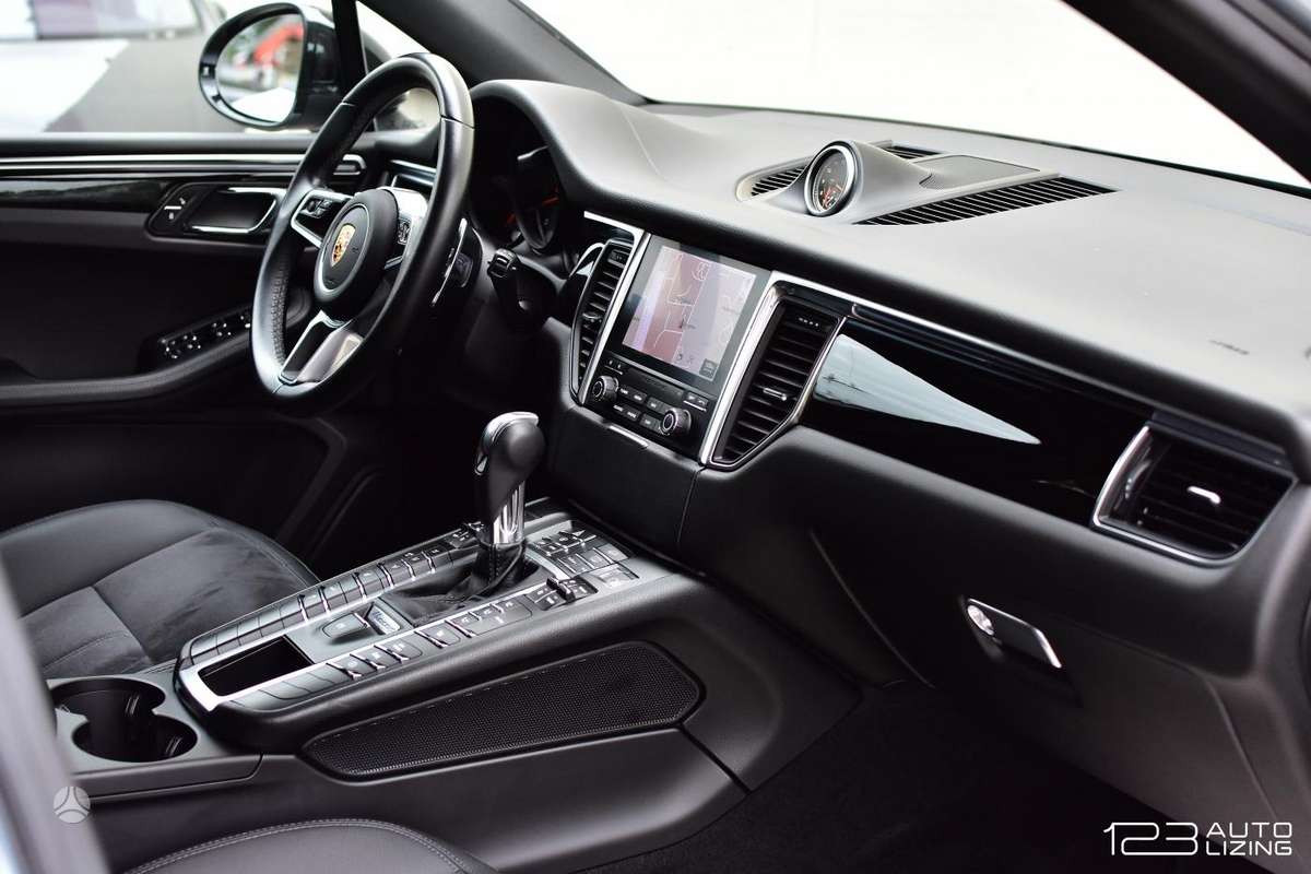 Porsche Macan, 2.0 l., off-road / crossover