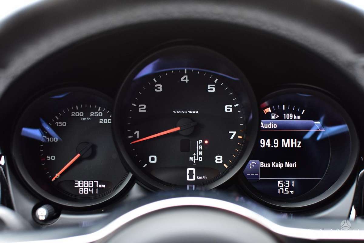 Porsche Macan, 2.0 l., off-road / crossover