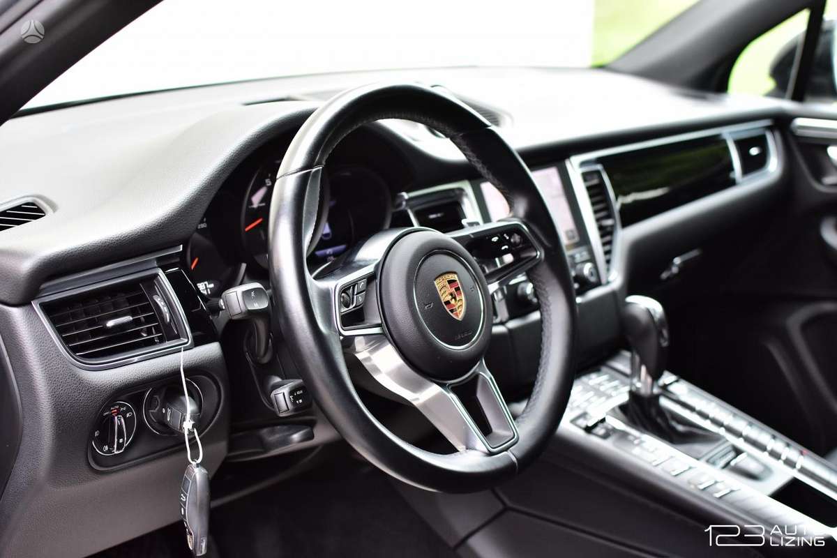 Porsche Macan, 2.0 l., off-road / crossover