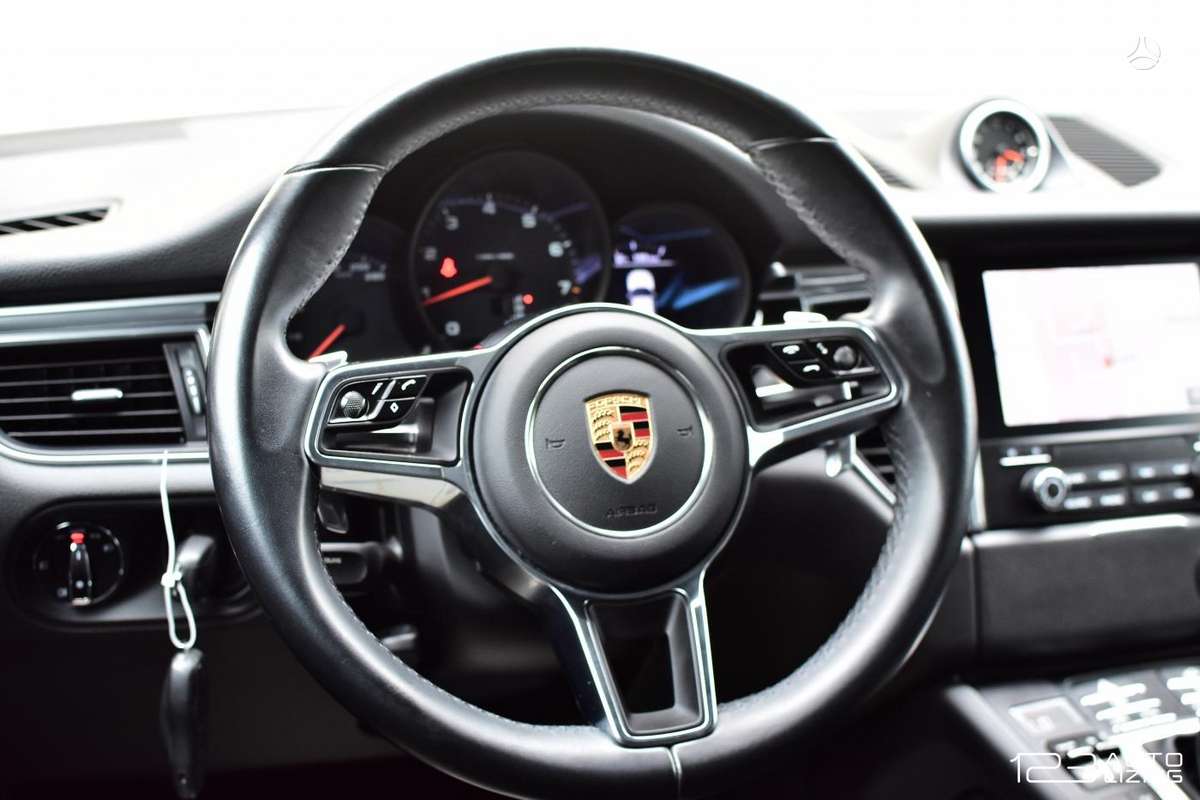 Porsche Macan, 2.0 l., off-road / crossover