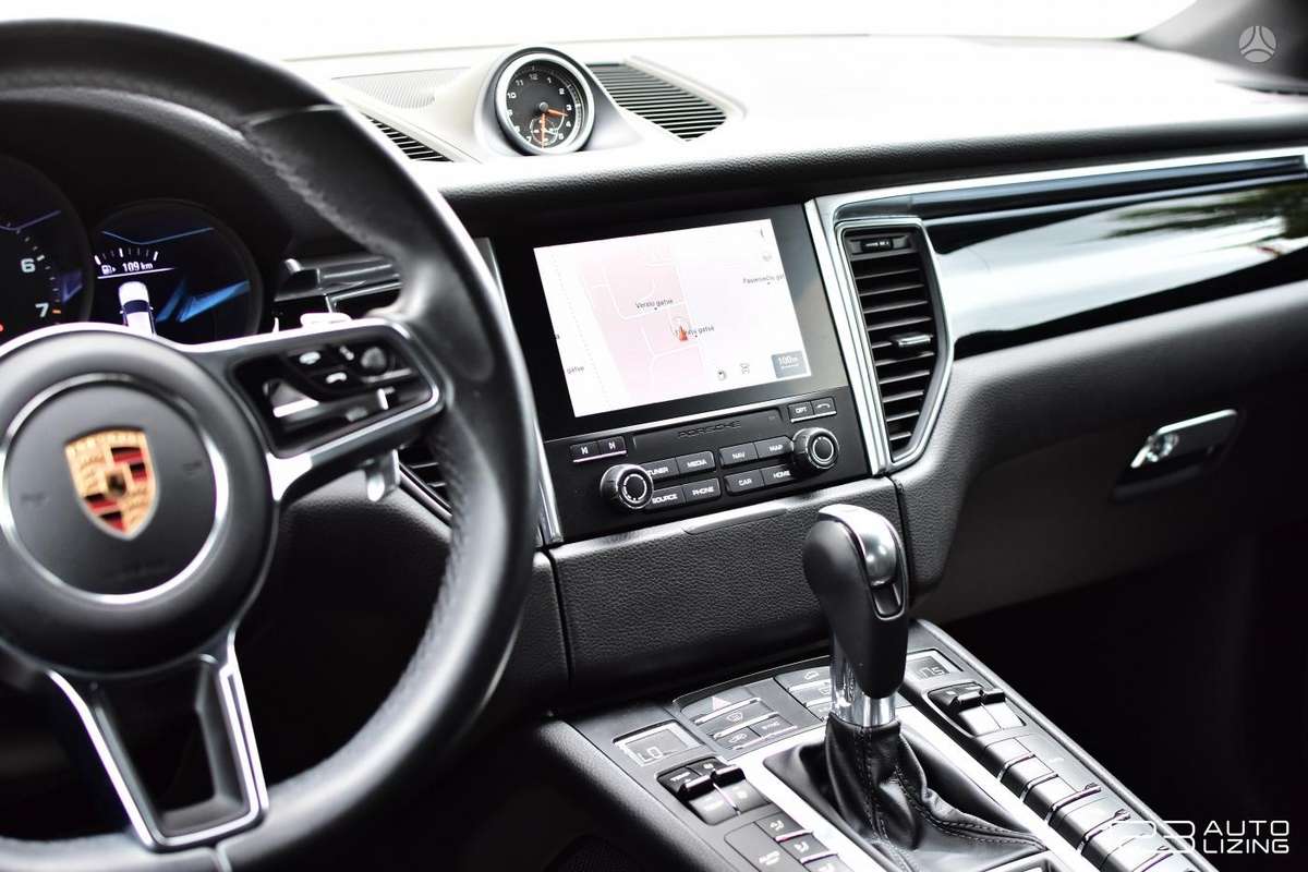 Porsche Macan, 2.0 l., off-road / crossover