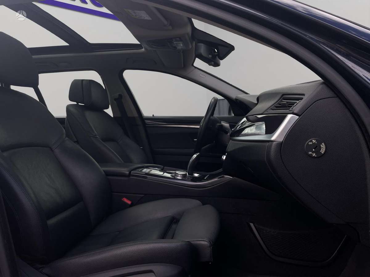 BMW 530, universalas