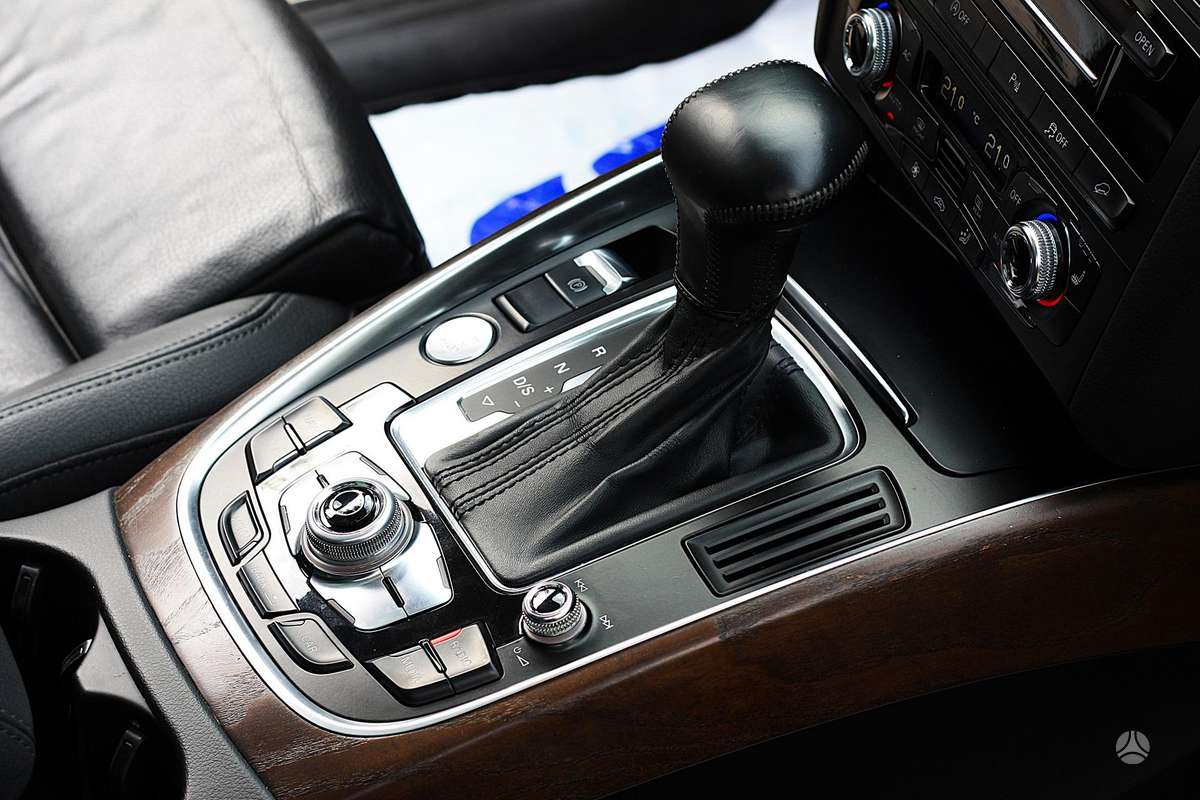 Audi Q5, 3.0 l., off-road / crossover