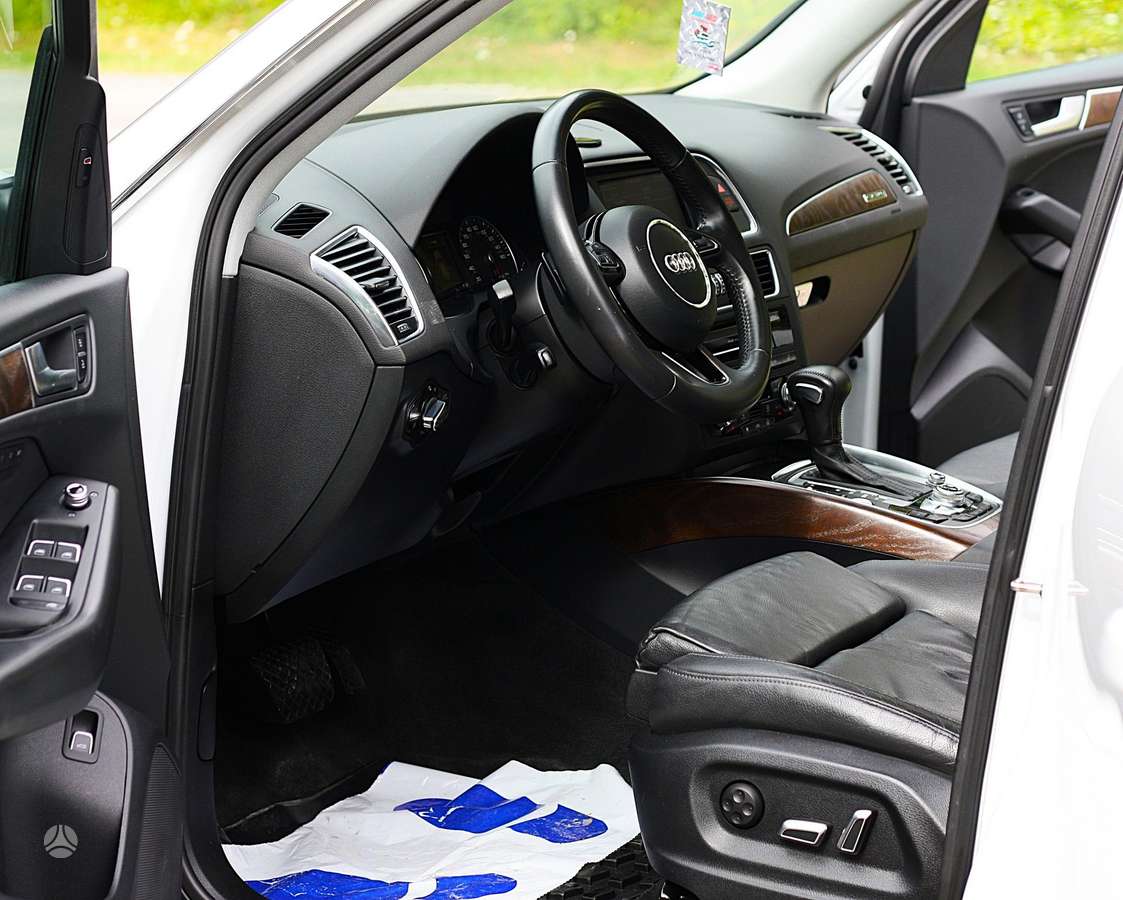 Audi Q5, 3.0 l., off-road / crossover