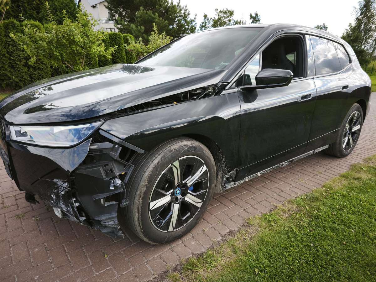 BMW iX