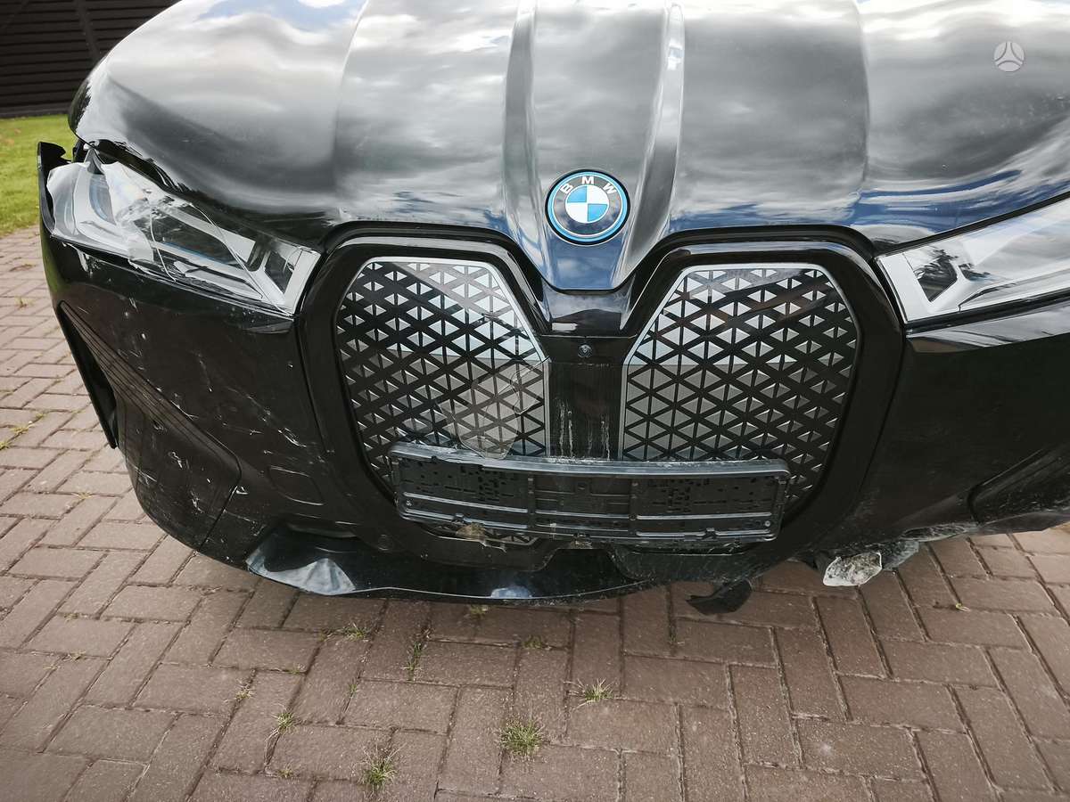 BMW iX