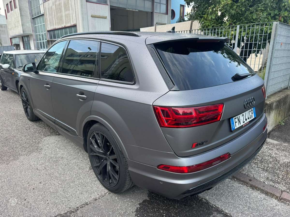 Audi SQ7, 4.0 l., off-road / crossover