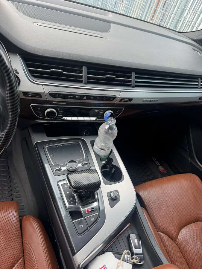 Audi SQ7, 4.0 l., off-road / crossover