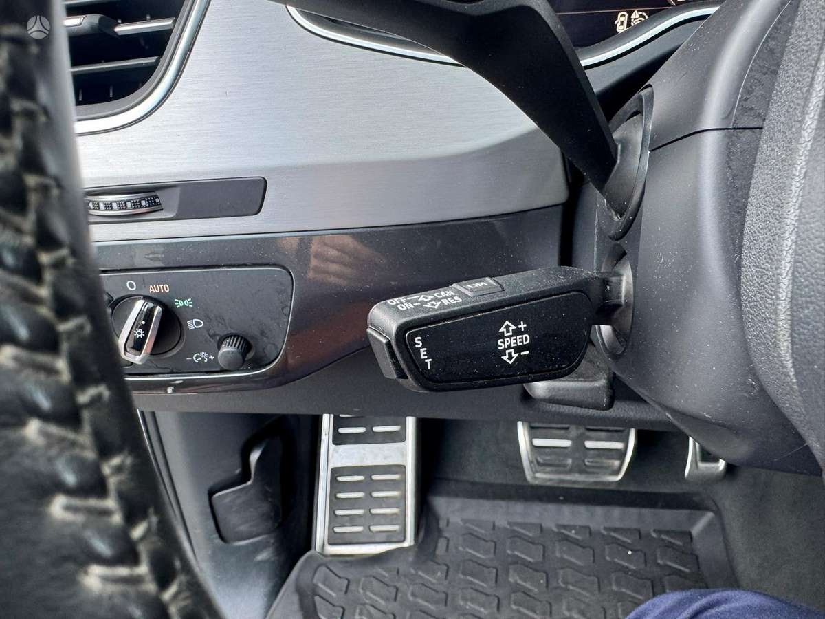 Audi SQ7, 4.0 l., off-road / crossover