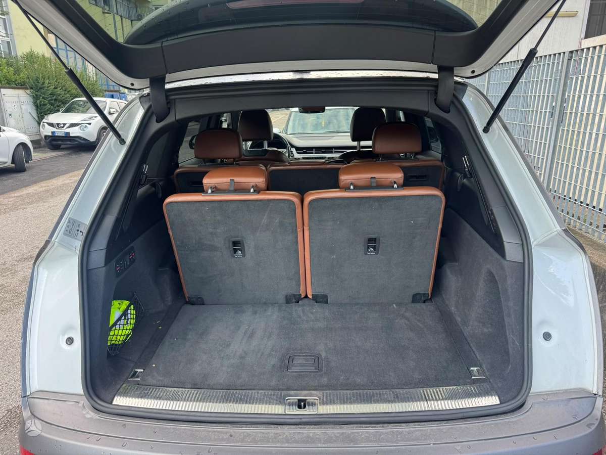 Audi SQ7, 4.0 l., off-road / crossover
