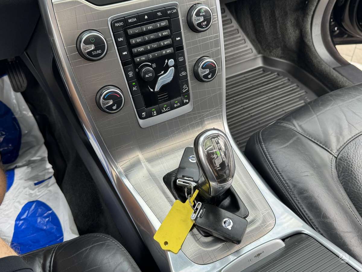 Volvo XC70, 2.4 l., wagon