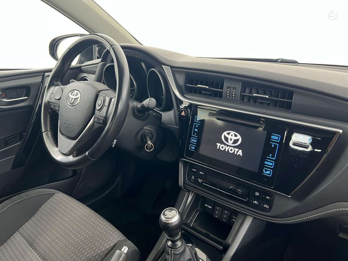 Toyota Auris, 1.6 l., Универсал