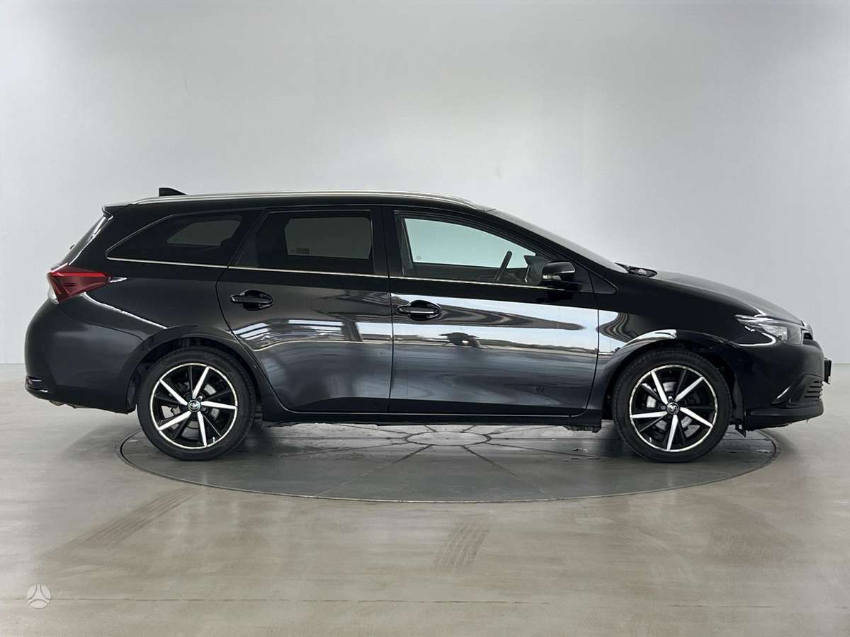 Toyota Auris, 1.6 l., Универсал