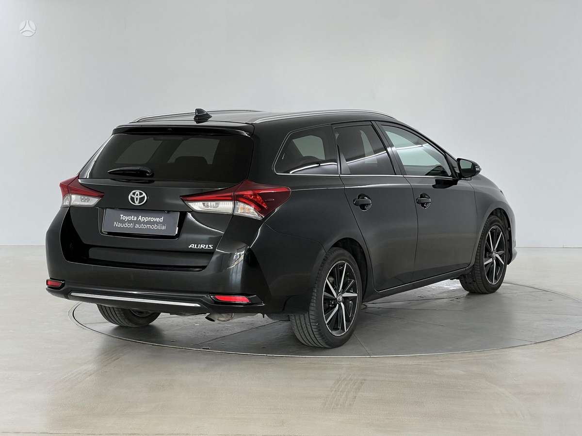 Toyota Auris, 1.6 l., Универсал