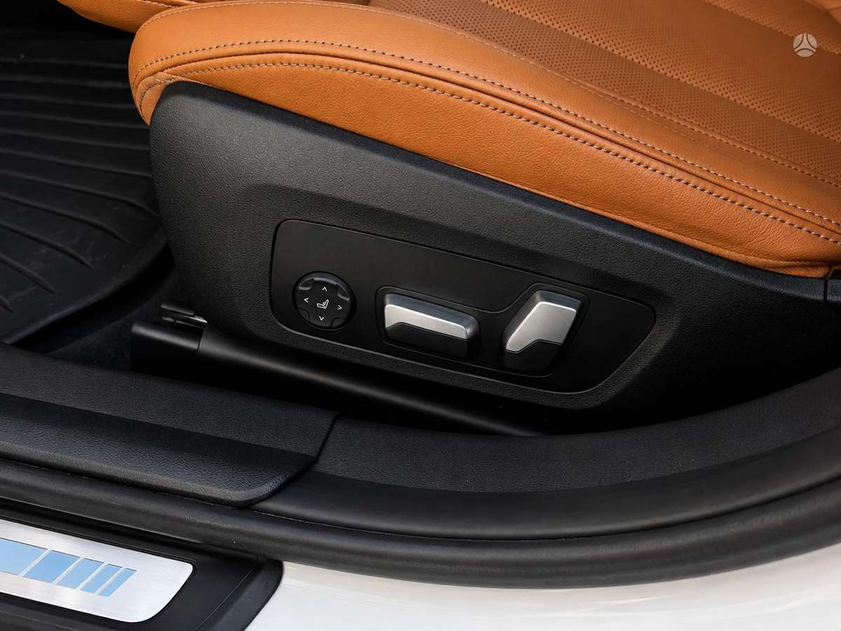 BMW 330, 2.0 l., Седан