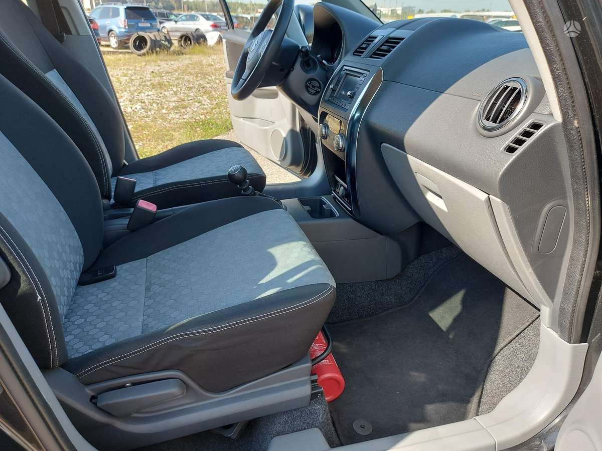 Suzuki SX4, 2.0 l., Хэтчбек