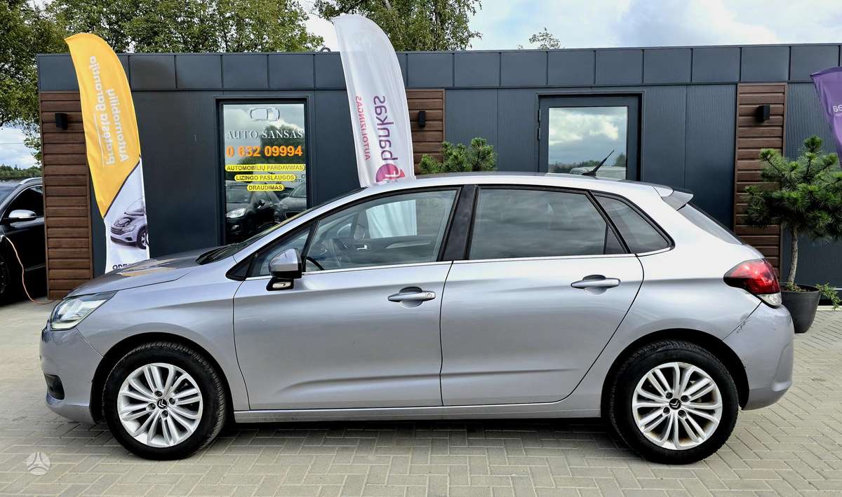 Citroen C4, 1.2 l., hatchback