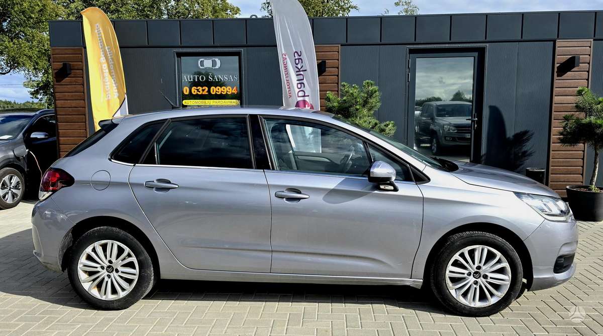 Citroen C4, 1.2 l., hatchback