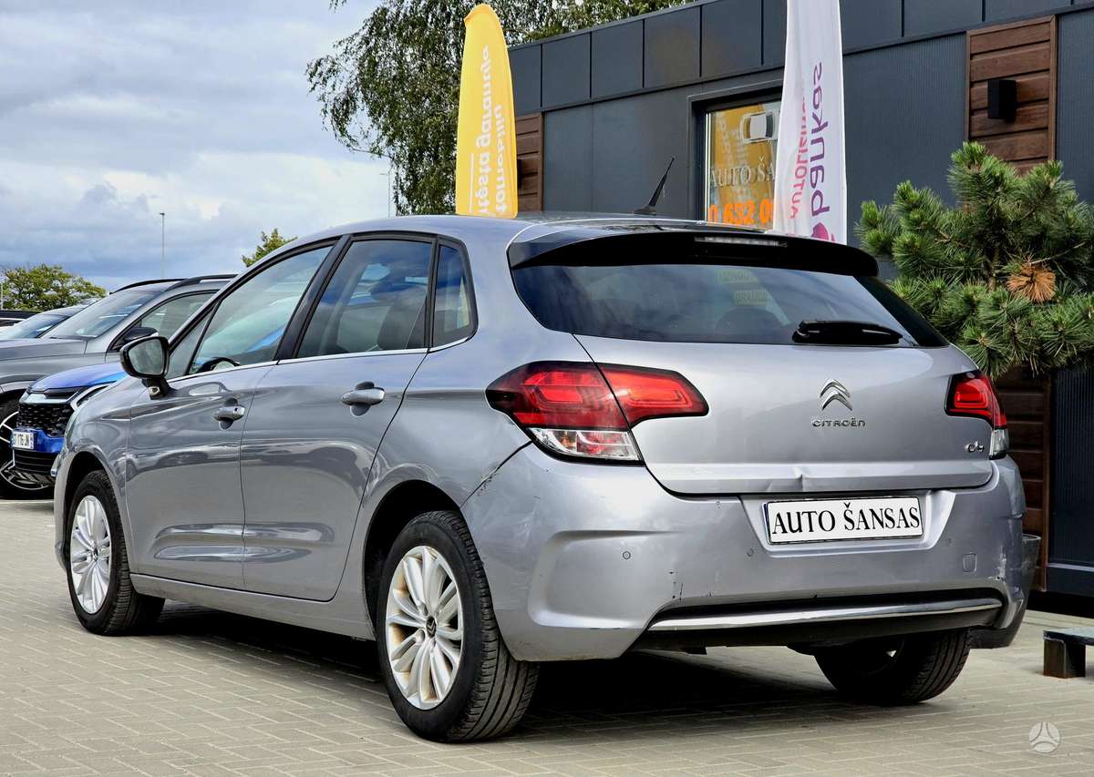 Citroen C4, 1.2 l., hatchback