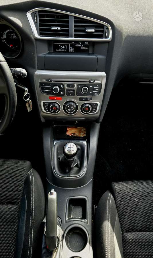 Citroen C4, 1.2 l., hatchback