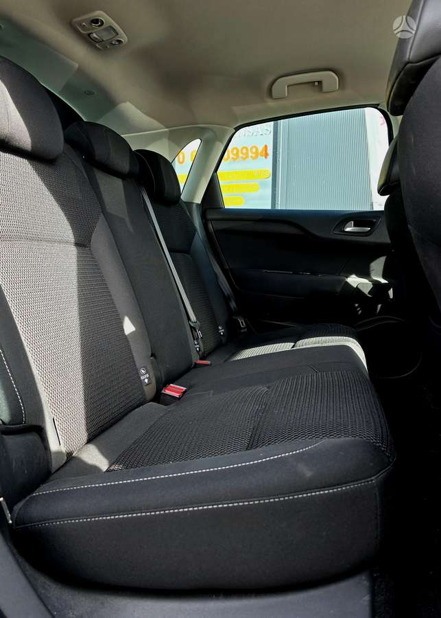 Citroen C4, 1.2 l., hatchback