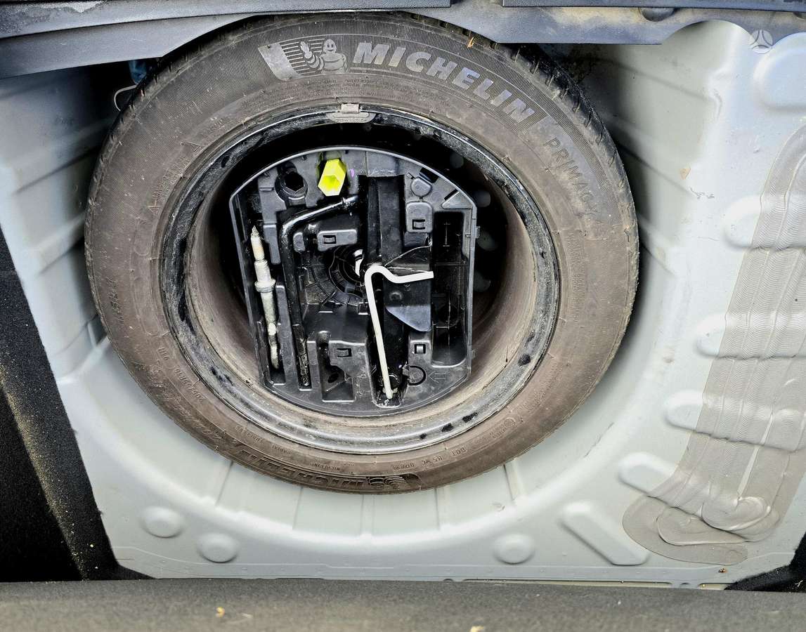 Citroen C4, 1.2 l., hatchback