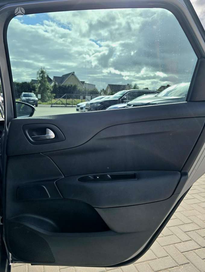 Citroen C4, 1.2 l., hatchback