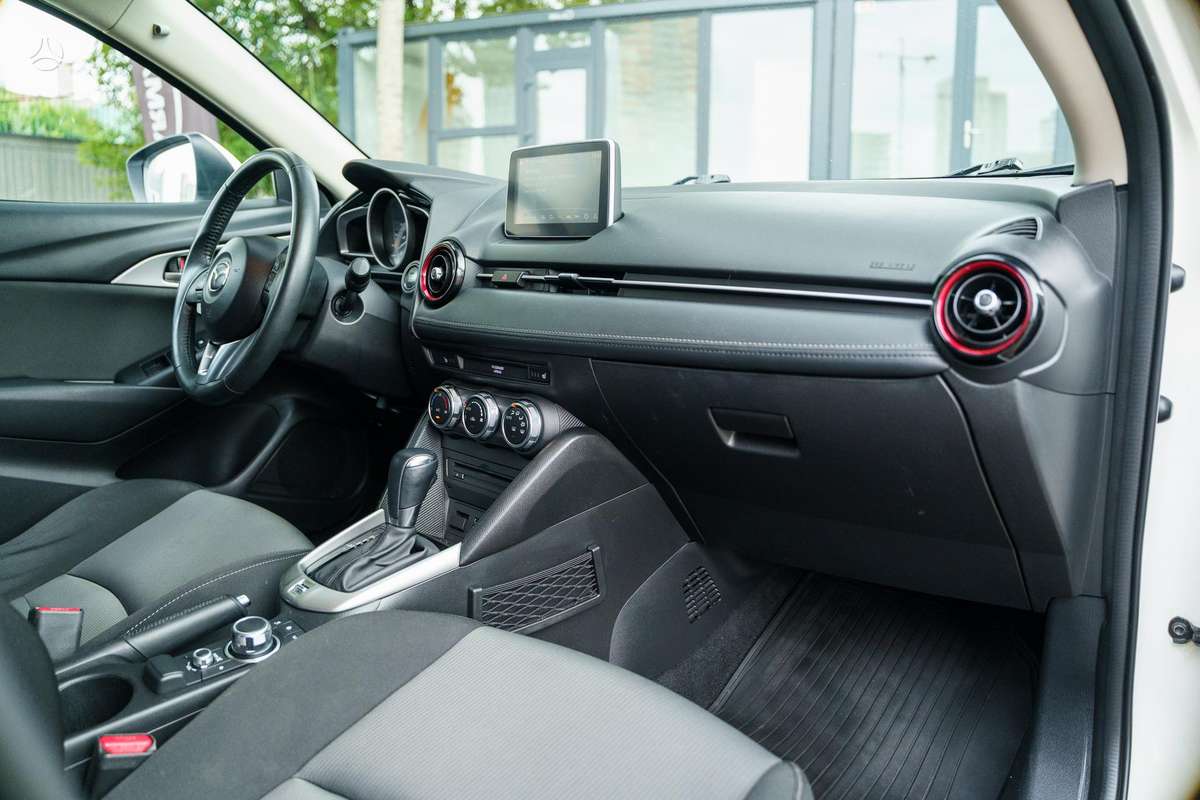 Mazda CX-3, 2.0 l., off-road / crossover
