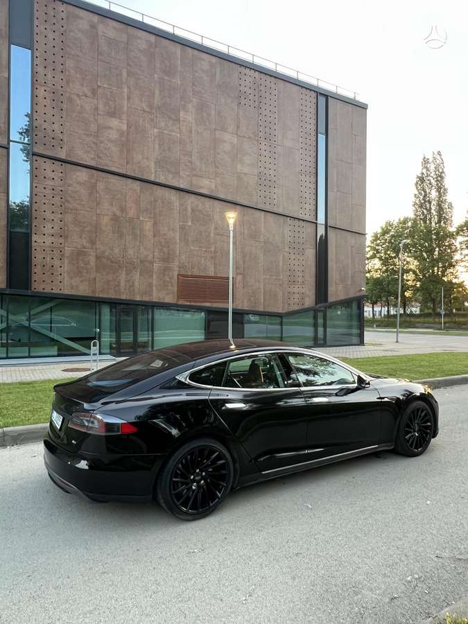 Tesla Model S, 85 кВт·ч, Седан