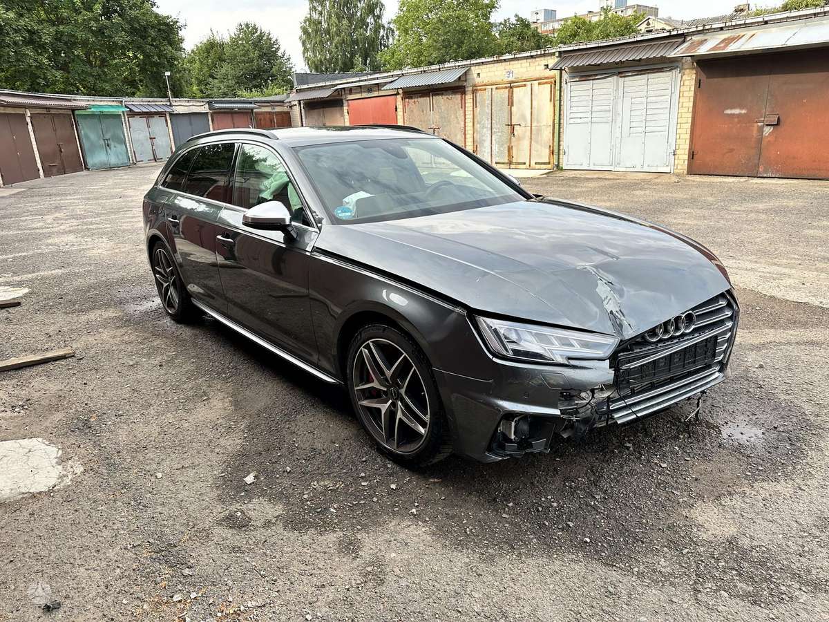 Audi S4, Универсал
