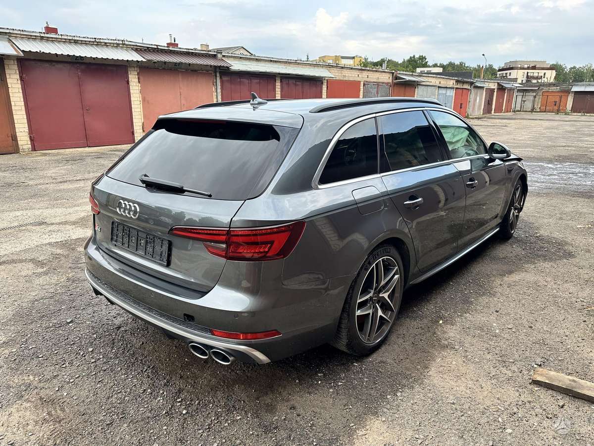 Audi S4, Универсал