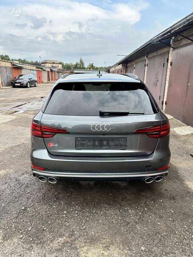 Audi S4, Универсал