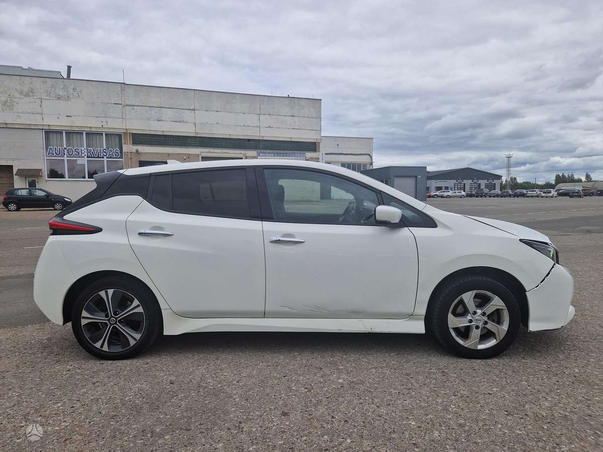 Nissan Leaf, 62 kWh, hatchback