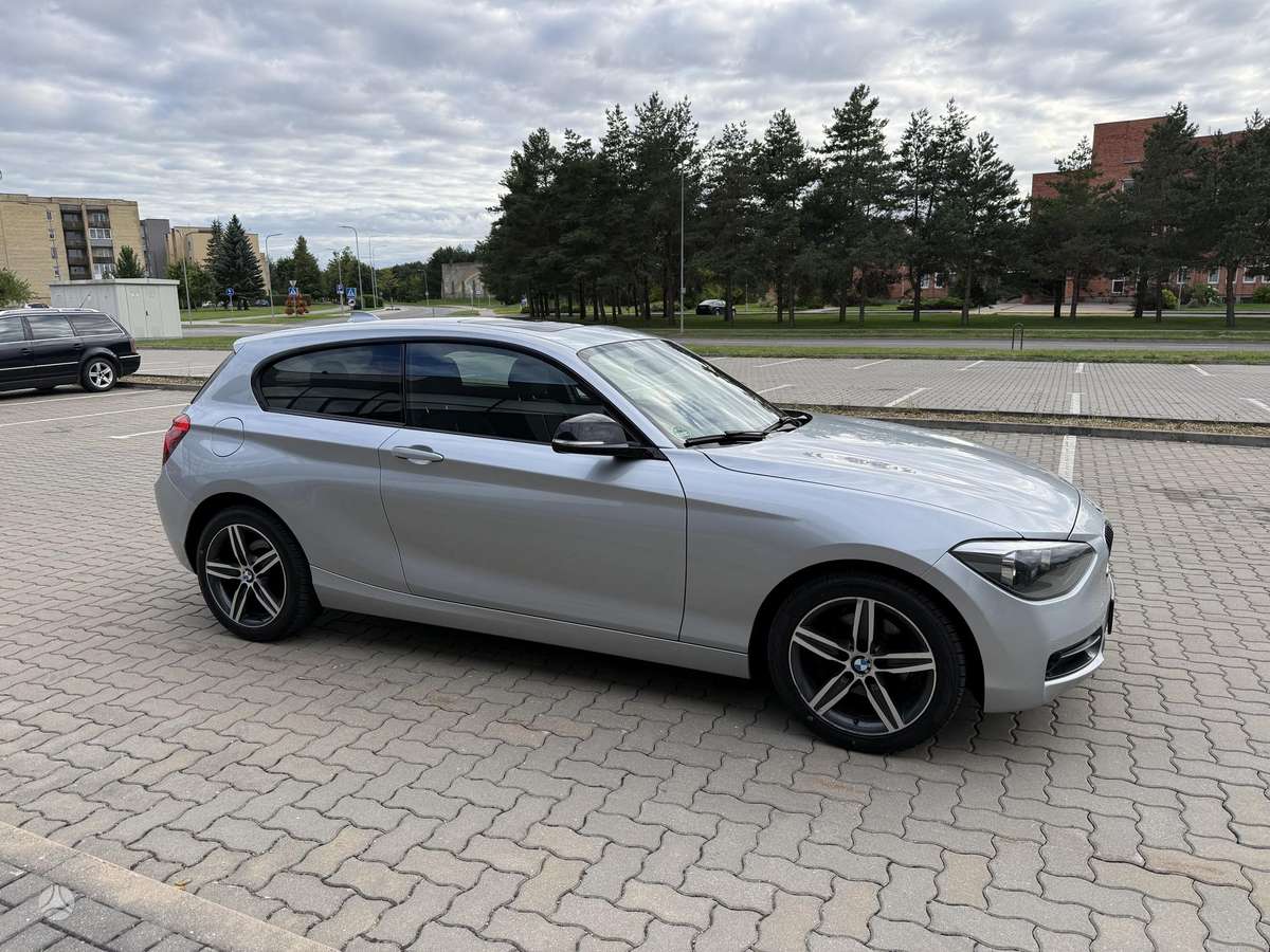 BMW 118, 1.6 l., hatchback