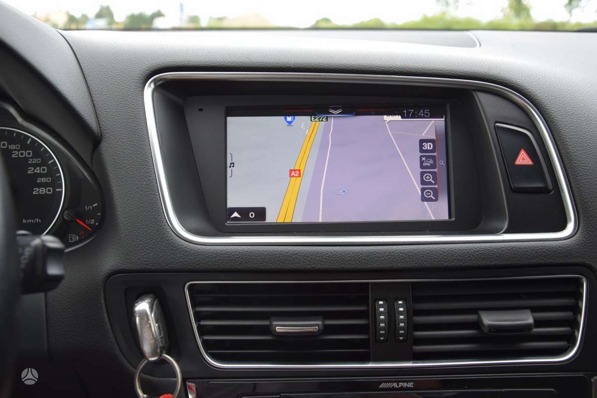 Audi Q5, 2.0 l., off-road / crossover