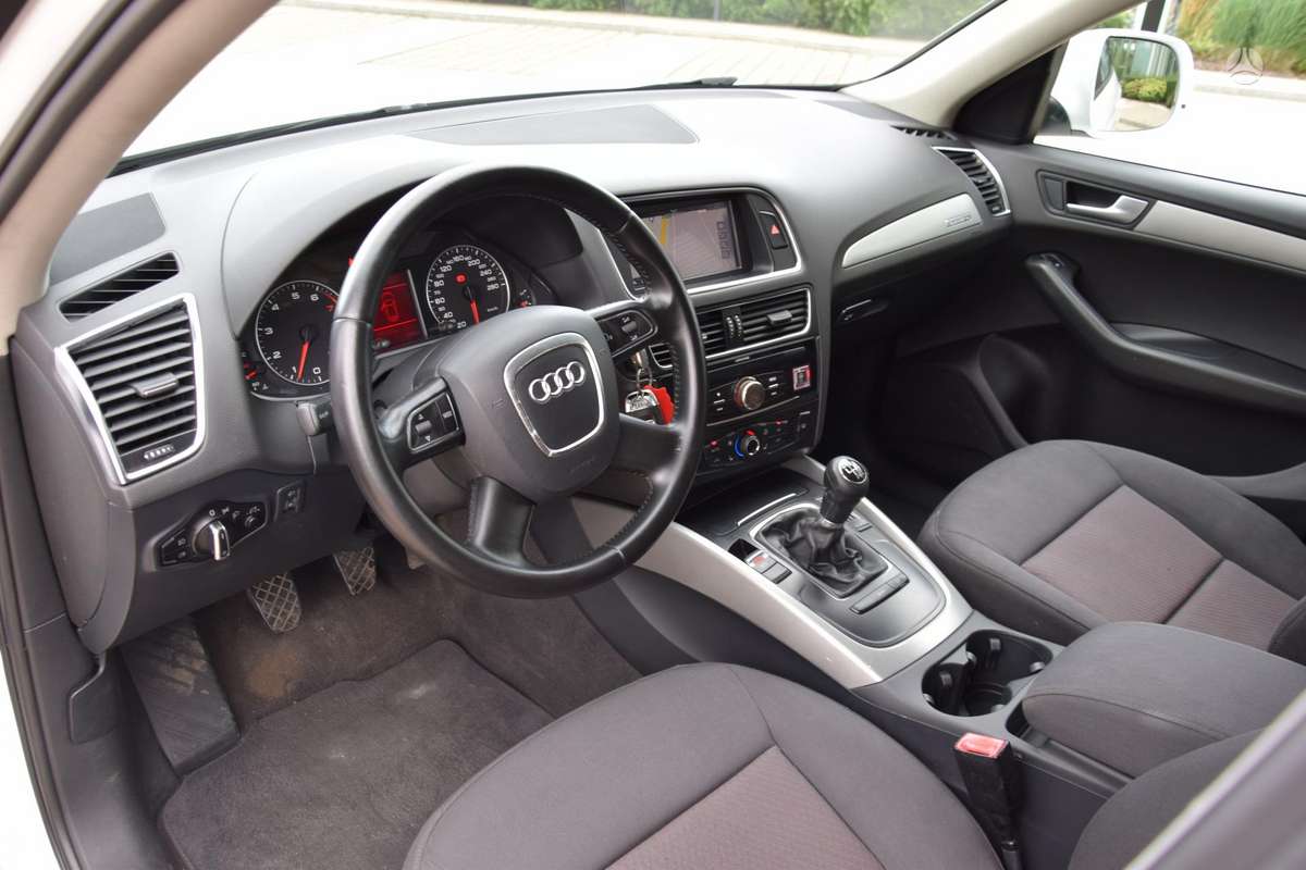 Audi Q5, 2.0 l., off-road / crossover