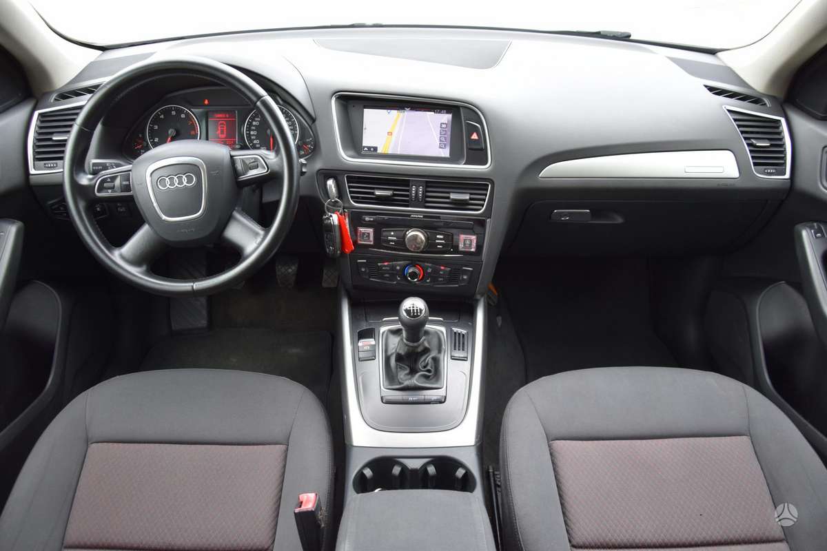 Audi Q5, 2.0 l., off-road / crossover