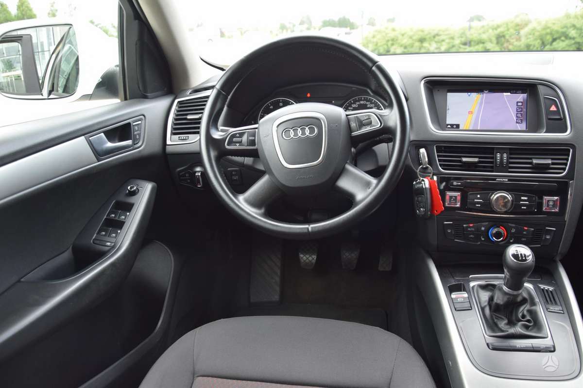 Audi Q5, 2.0 l., off-road / crossover