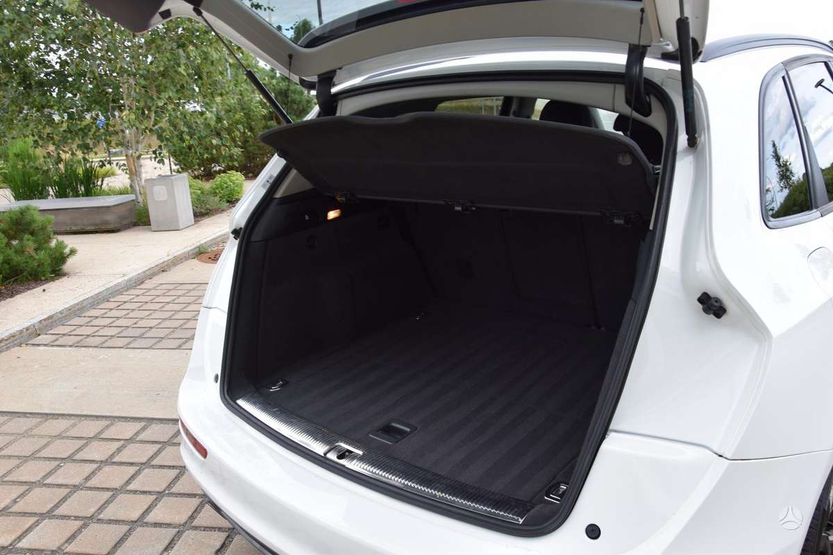 Audi Q5, 2.0 l., off-road / crossover